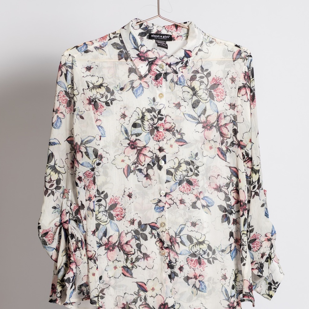 About A Girl Cream 3/4 Sleeve Button Down Blouse